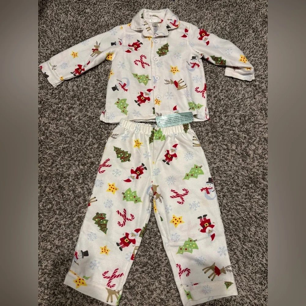 Pottery Barn Kids Santa and Snowflake Pajama Set Size 3T